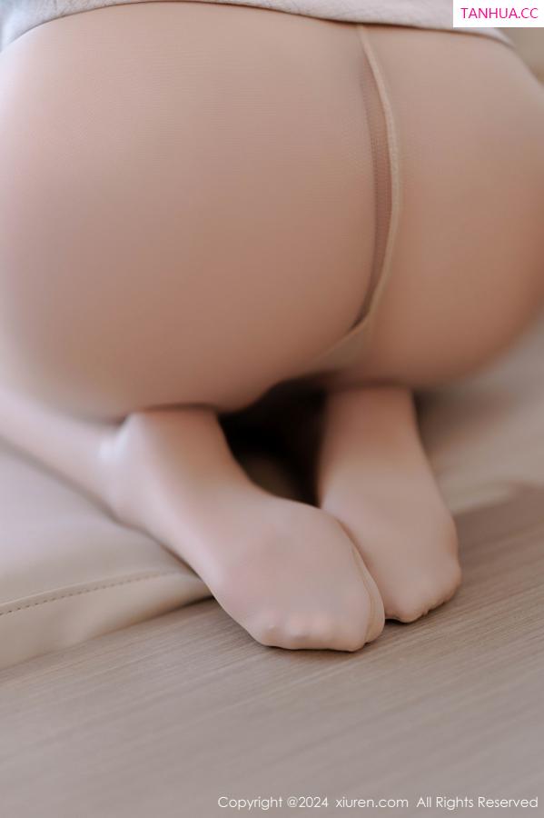 小娜比  [XiuRen]高清写真图 2024.11.05 No.9398 娜比 丝袜短裙第81张图片